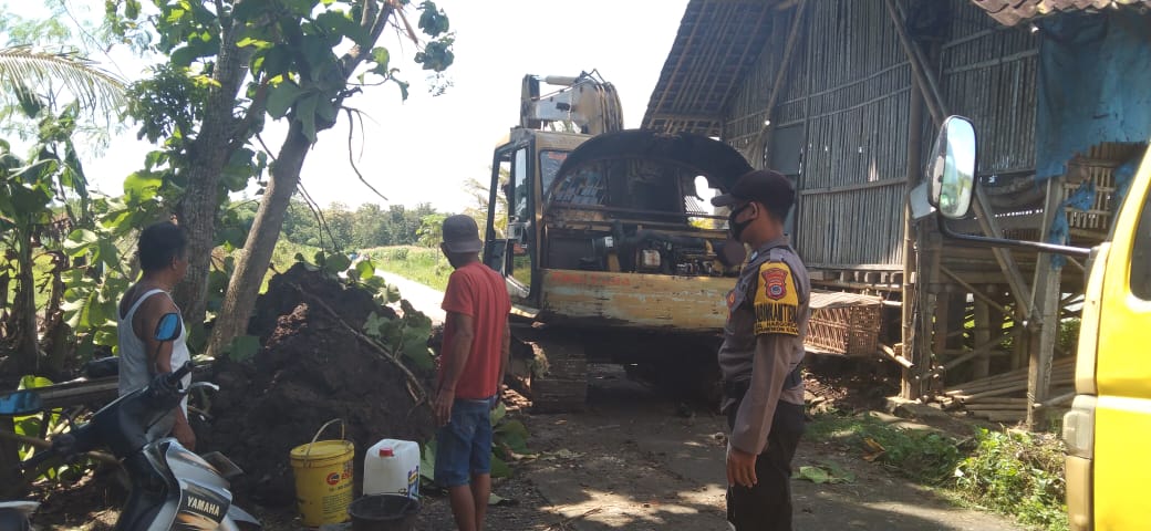 Cegah Banjir Warga RT 116 Pasang Gorong-Gorong